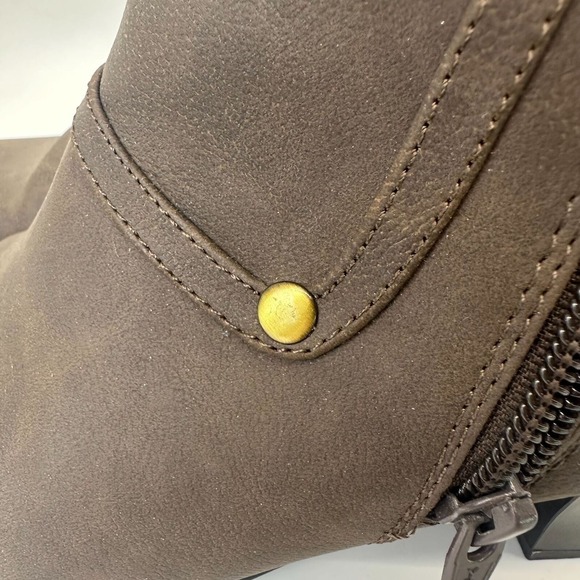 Lifestrides Brown Low-Heel Faux‎ Leather Ankle Boots W/ Zippers & Gold Accents - Picture 5 of 12